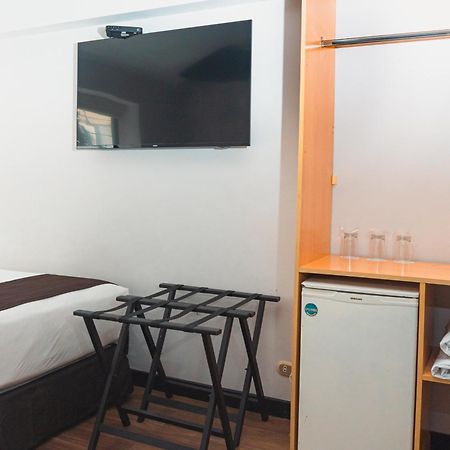 Hotel Ferre Miraflores Лима Экстерьер фото