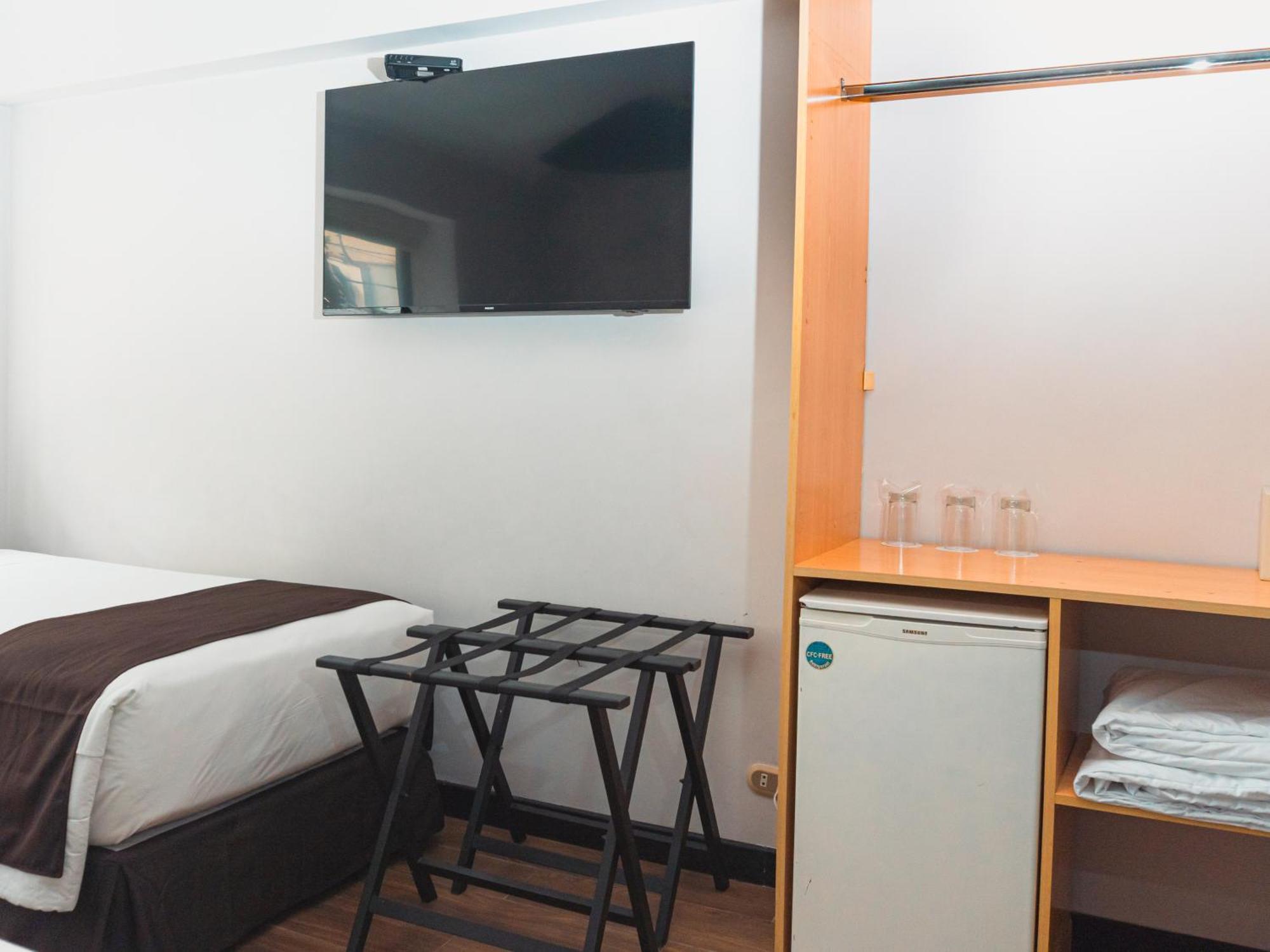 Hotel Ferre Miraflores Лима Экстерьер фото