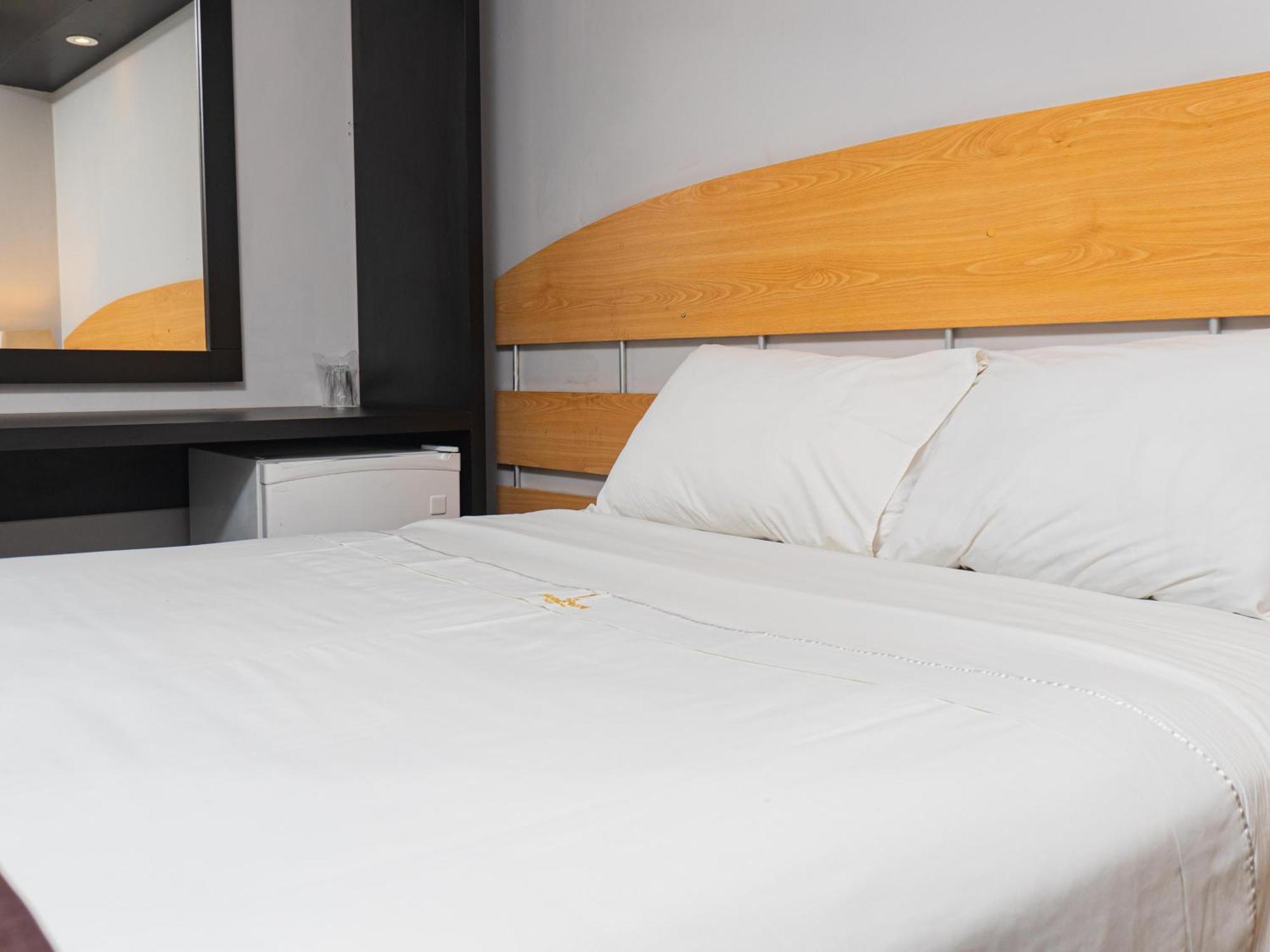 Hotel Ferre Miraflores Лима Экстерьер фото