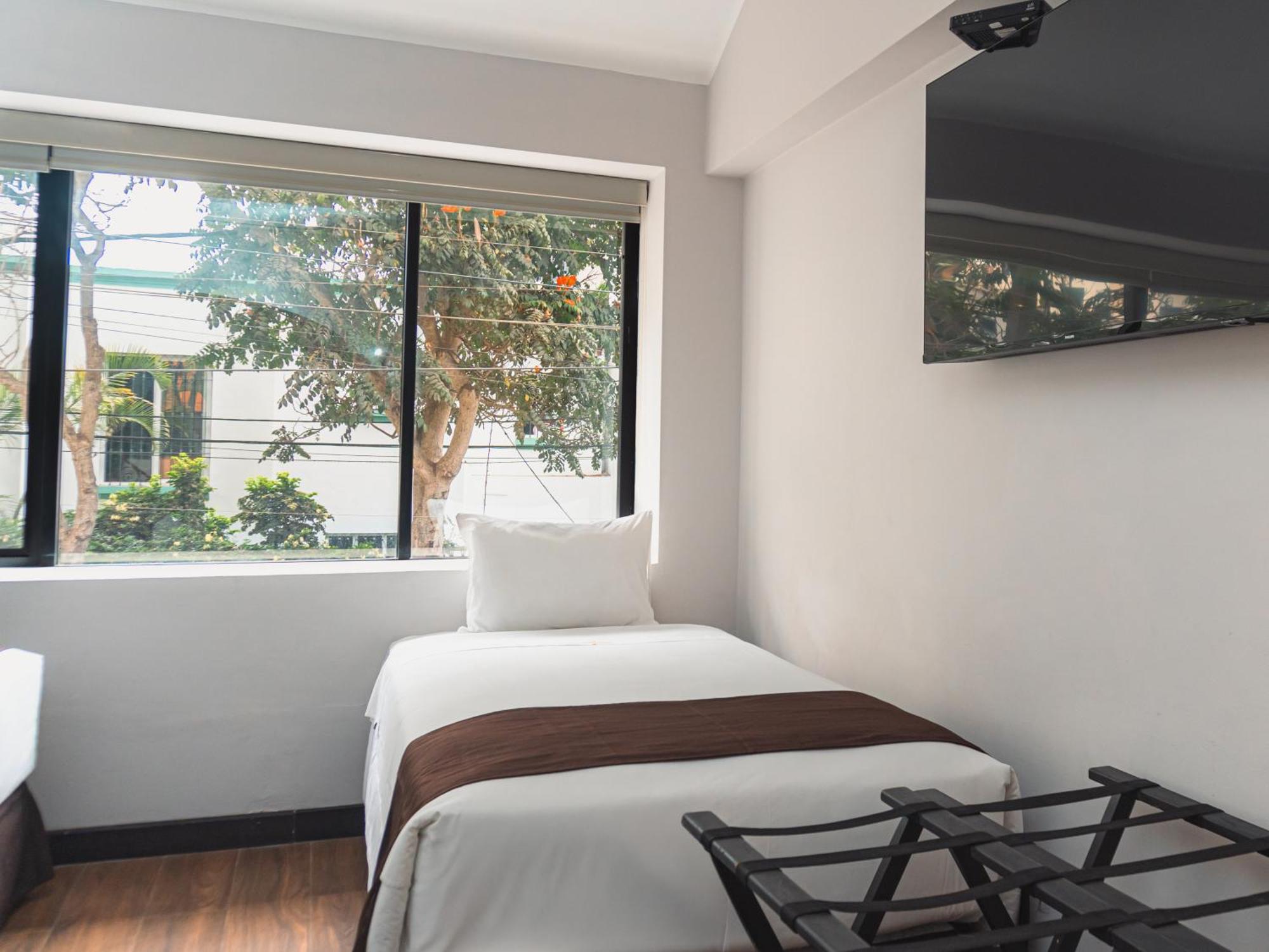 Hotel Ferre Miraflores Лима Экстерьер фото