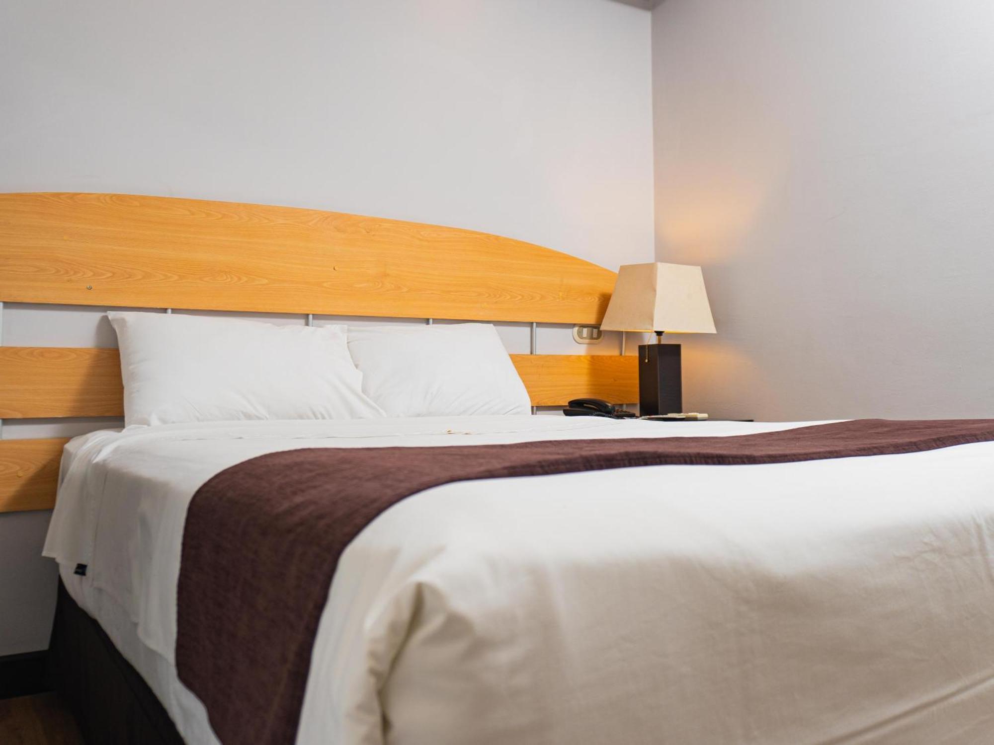 Hotel Ferre Miraflores Лима Экстерьер фото