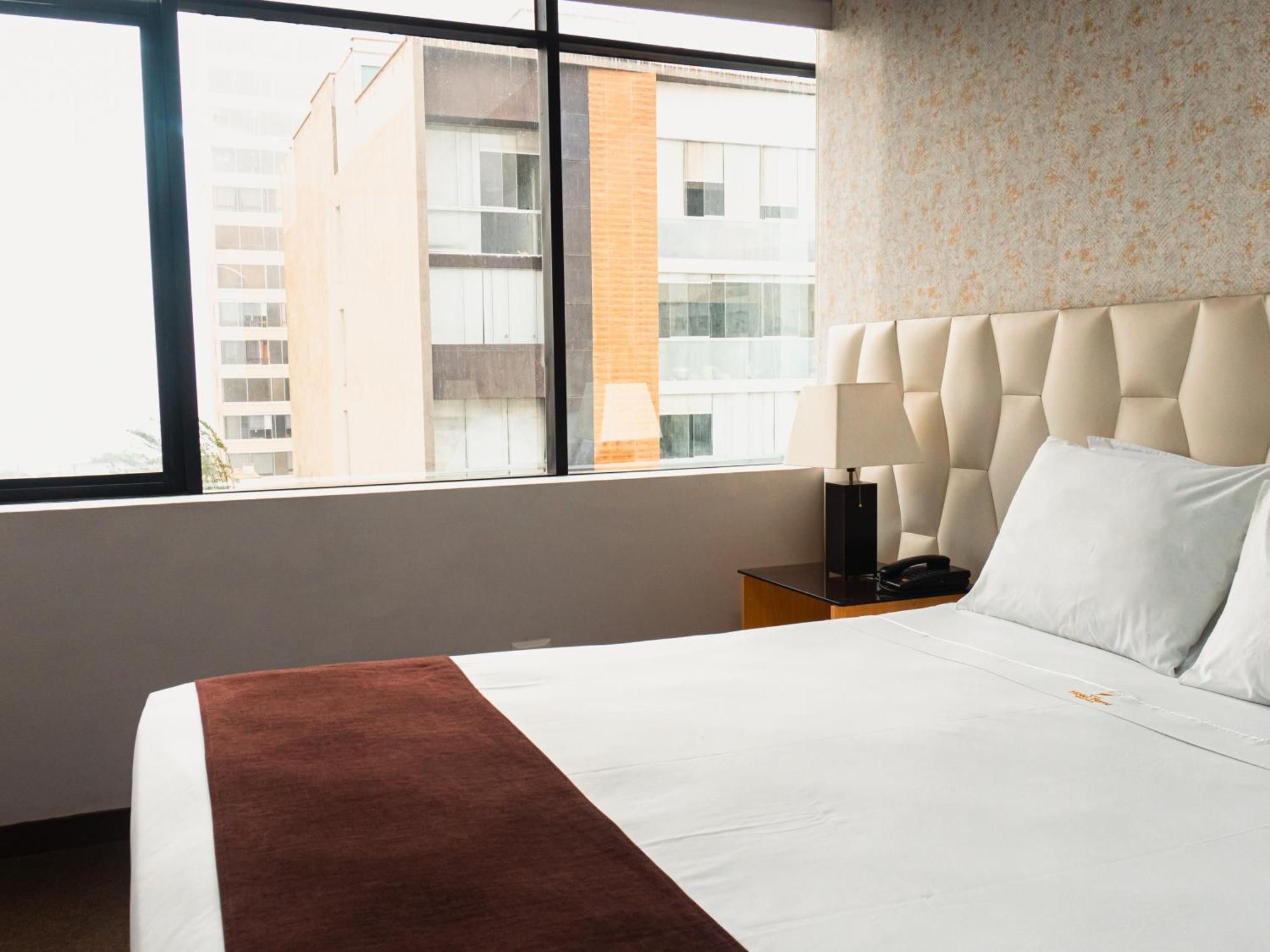 Hotel Ferre Miraflores Лима Экстерьер фото