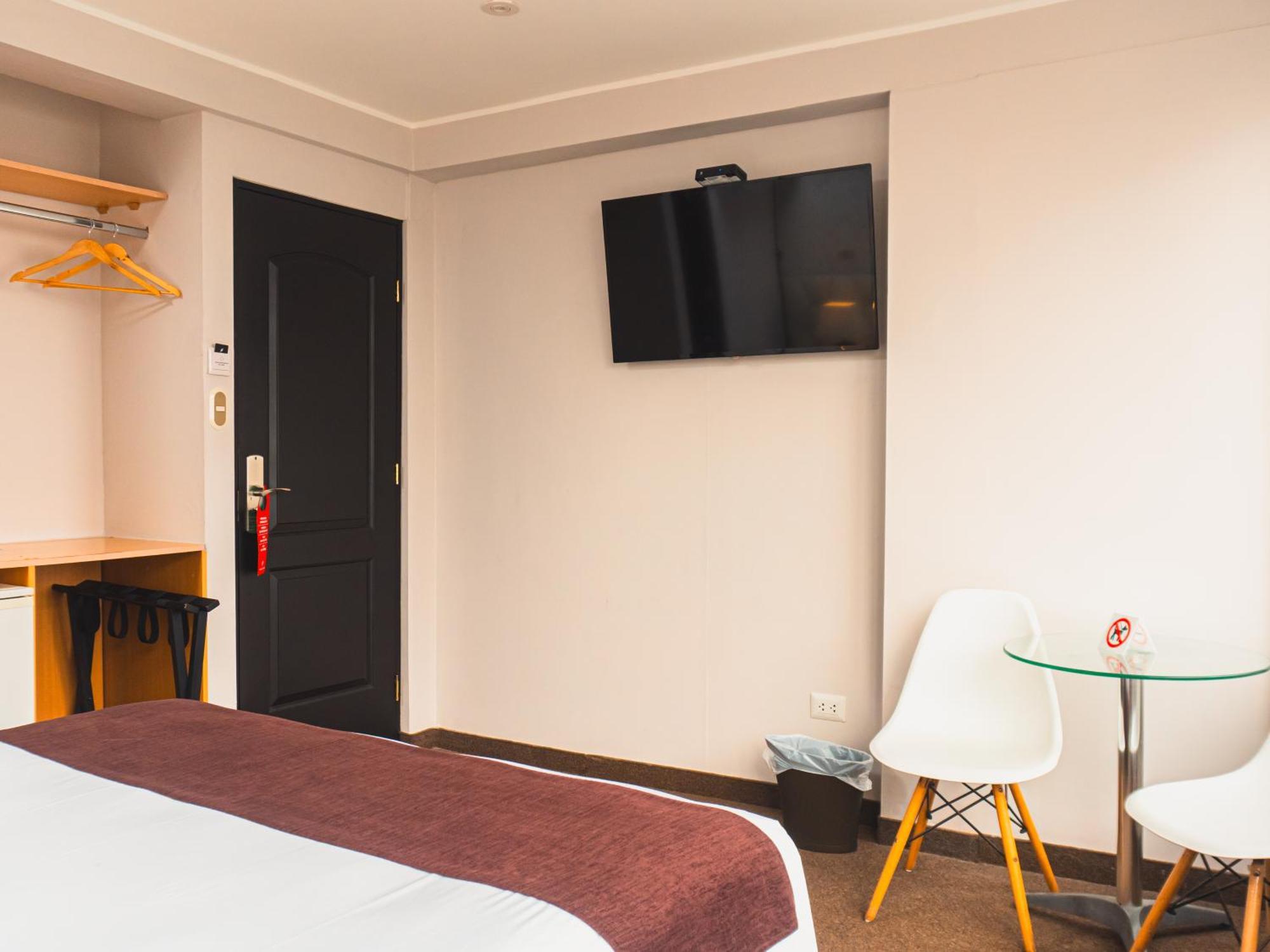 Hotel Ferre Miraflores Лима Экстерьер фото